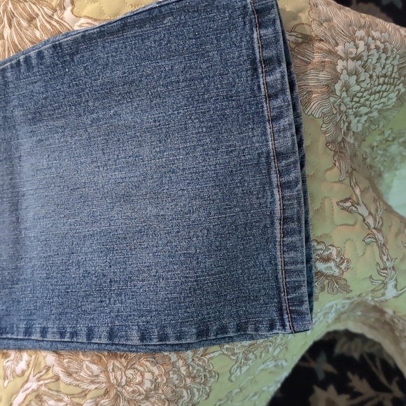 Embroidered Jeans Great For Summer 🌞 These Are The perfect Jeans! - Picture 5 of 8